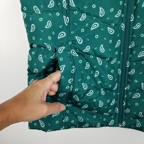 Lands' End Evergreen Bandana Paisley Puffer Down Vest NWT size Small - Picture 8 of 10
